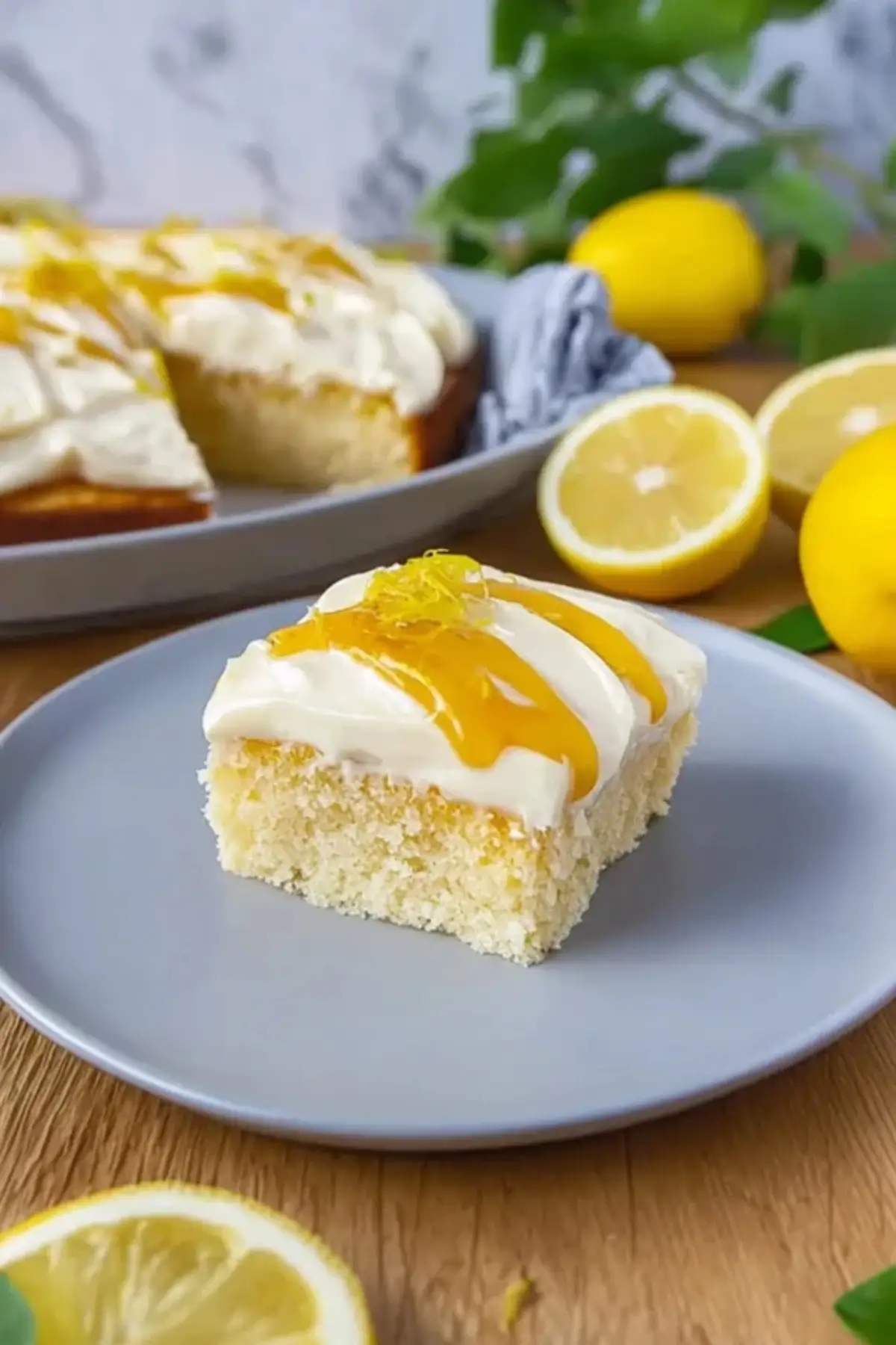 Saftiger Zitronenkuchen mit Frischkäsefrosting