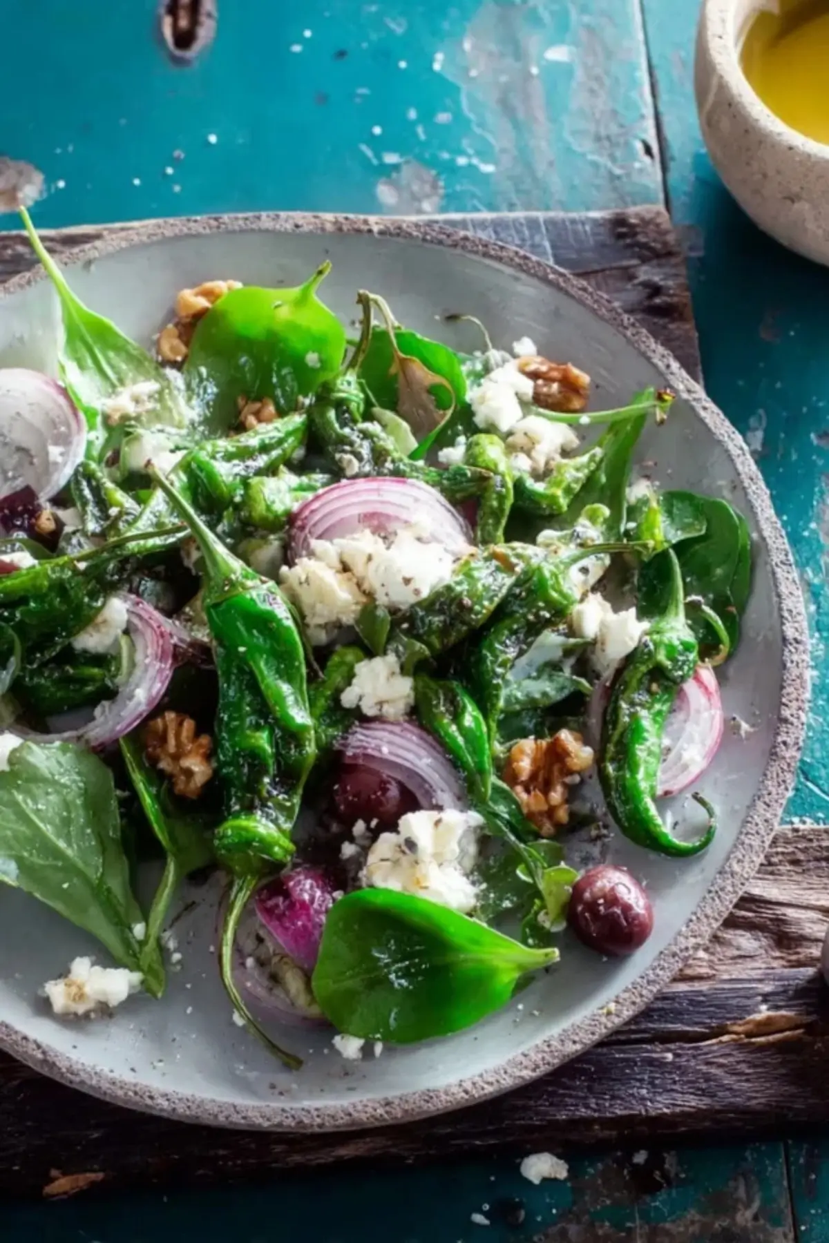 Salat mit Pimientos de Padrón