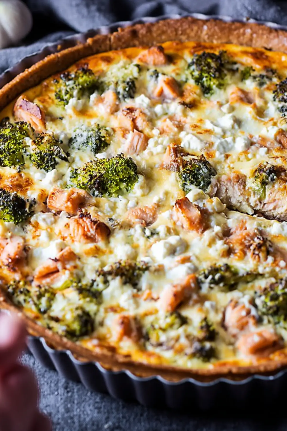 Dinkel Quiche mit Lachs und Brokkoli