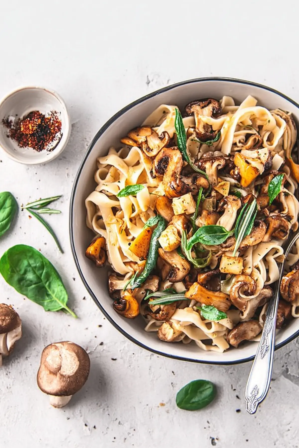 Vegane Pilzpasta mit Soja Nudeln