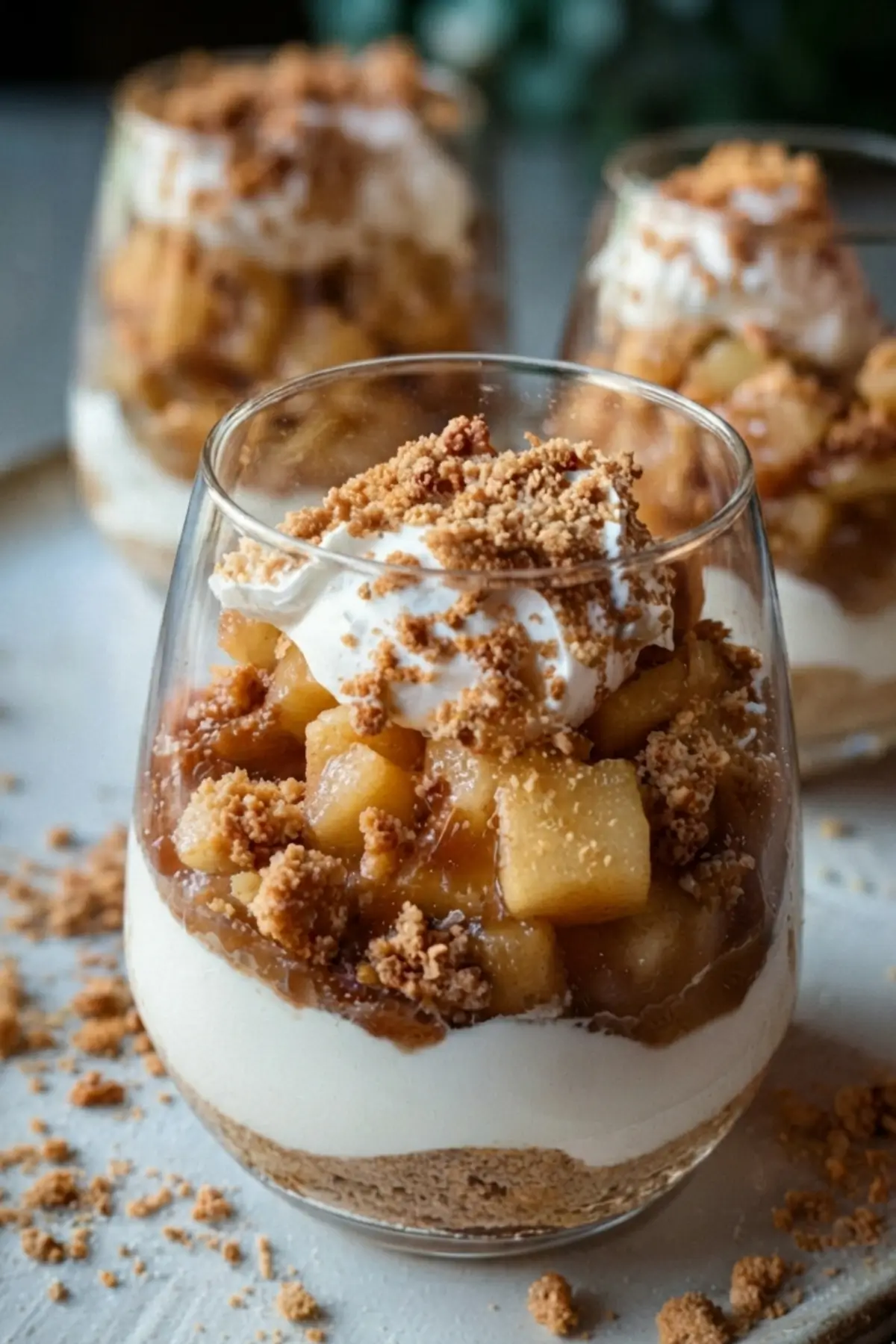 Bratapfel-Crumble auf Zimtcreme